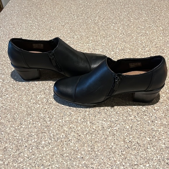 Women’s CLARKS Size 7.5 - Picture 3 of 5